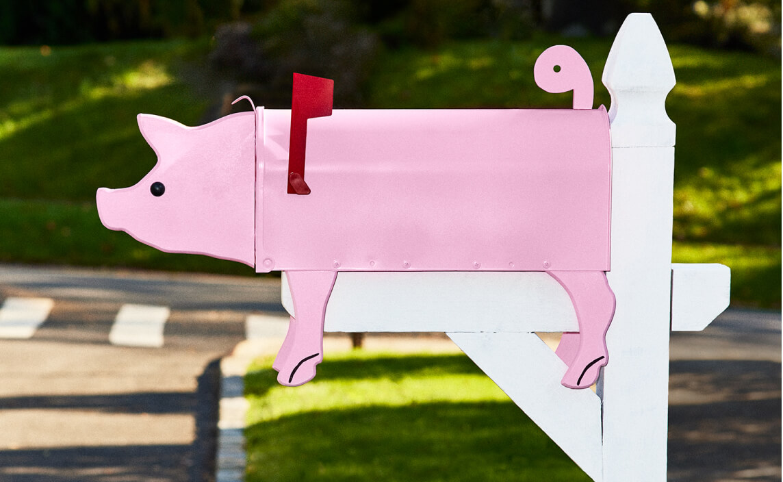 A mailbox shaped like a pink pig.